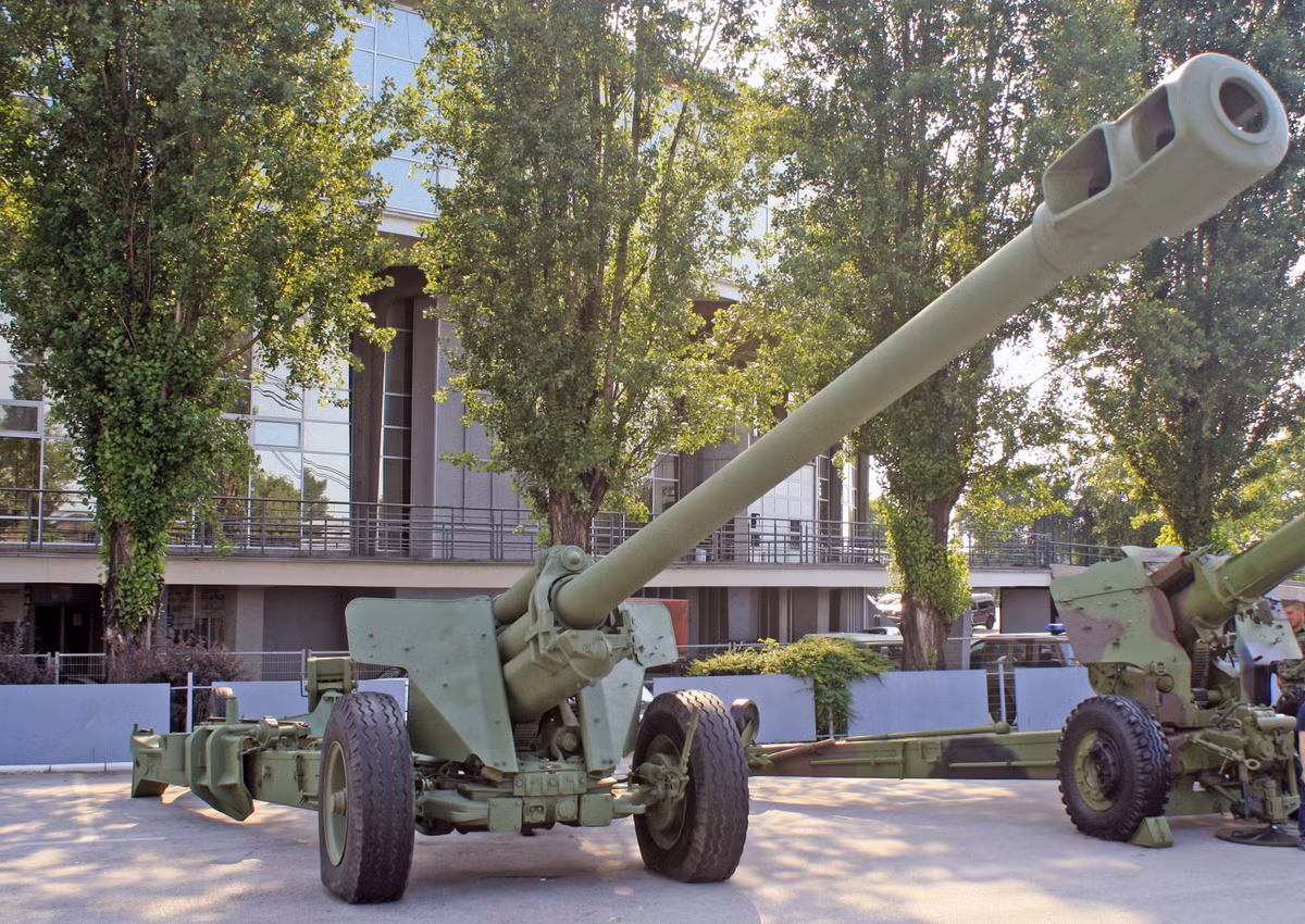 Hoặc Israel - một trong các đối tác kỹ thuật - quân sự của Việt Nam cũng có gói nâng cấp M46 với phương án tương tự lên chuẩn M46S sử dụng cỡ nòng 155mm nâng tầm bắn từ 25 tới 39km. Năm 2000, Soltam Israel từng ký hợp đồng trị giá 47 triệu USD nâng cấp 180 khẩu M46 cho Ấn Độ.