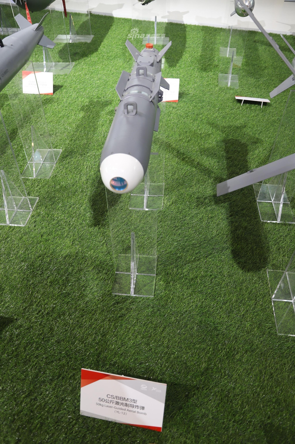 Bom dẫn đường laser CS/BBM3 (YL-12) nặng 50kg. Nguồn ảnh: Sina