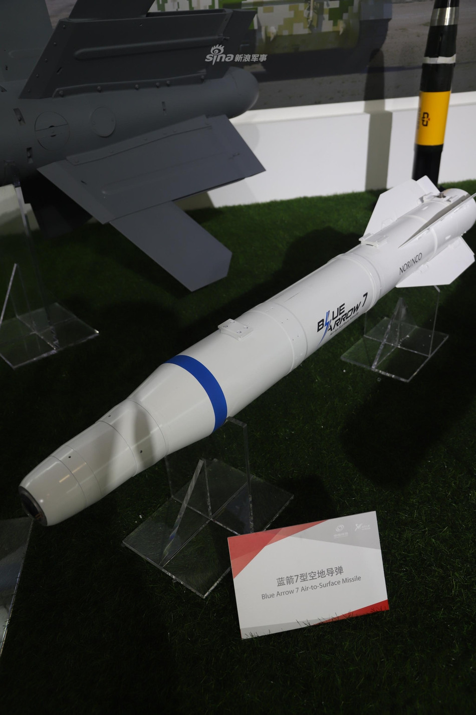 Tên lửa không đối đất Blue Arrow 7 được thiết kế cho các loại UAV hạng trung, tầm bắn khoảng 7km, trang bị đầu nổ có thể xuyên giáp dày tương đương 1.400mm. Nguồn ảnh: Sin