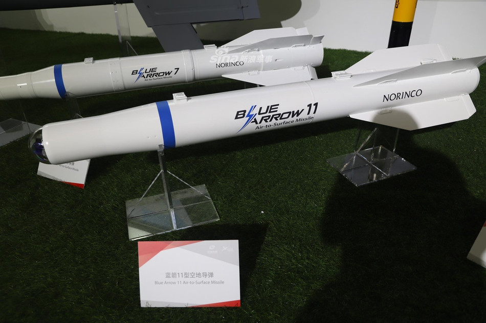Tuy công bố vô số loại bom đạn, nhưng phần nhiều trong số đó chỉ có mỗi cái tên mà không đi kèm thông số kỹ thuật chi tiết. Ảnh: Tên lửa không đối đất Blue Arrow 11. Nguồn ảnh: Sina
