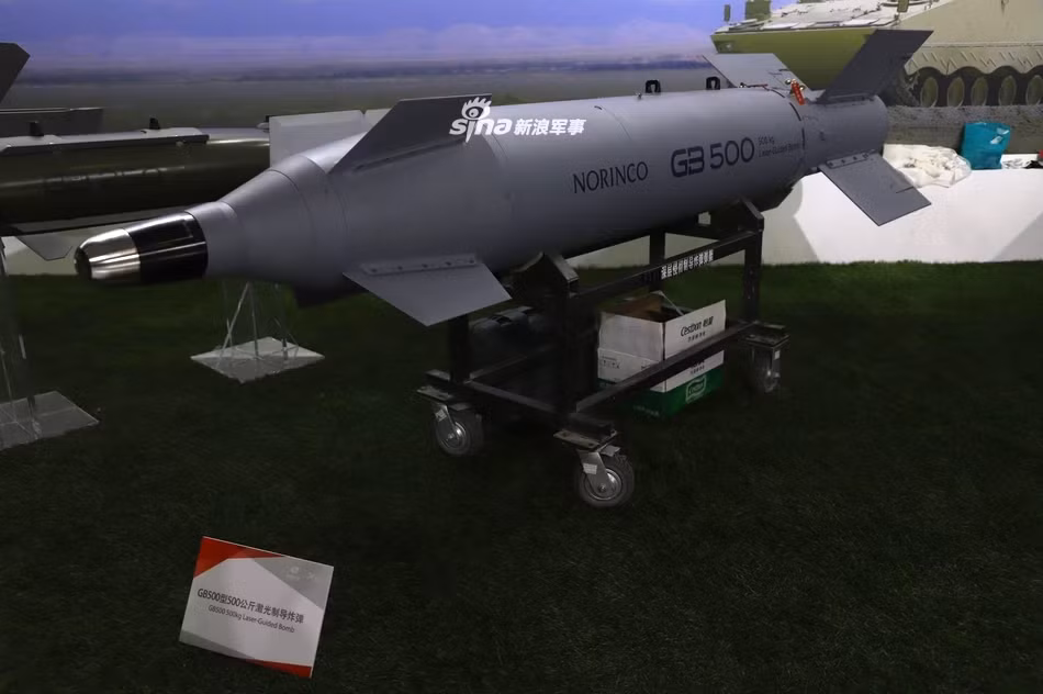 Bom dẫn đường laser GB 500 - trọng lượng 500kg. Nguồn ảnh: Sina