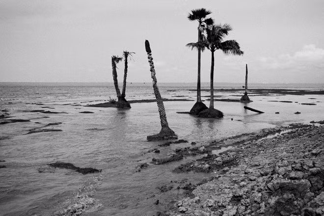 Đảo Lohachara gần Ghoramara từng là nơi có nhiều người sinh sống. Tuy nhiên, hiện phần lớn đảo đang chìm dưới nước.