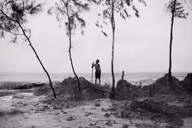 Mực nước biển ngày càng dâng cao buộc gần 2/3 dân số phải chuyển sang sống tạm ở đảo Sagar gần đó.