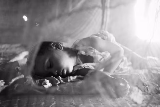 "Trong 2 thập kỷ qua, chúng tôi mất hơn 1,2 hecta đất trồng, phải sửa lại nhà 4 lần. Chính phủ không có sáng kiến nào để giúp người dân", Anwara Bibi, 30 tuổi, người dân làng Nimtala trên đảo Ghoramara, nói với kênh Al Jazeera.