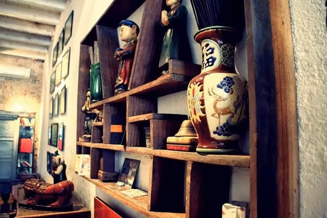 Hà Nội Coo’cNe café (Võ Văn Kiệt, phường Cô Giang, quận 1) đưa thực khách trở về Hà Nội với hương thơm từ trầm, loại nhang người ta chỉ dùng vào mỗi độ xuân sang.