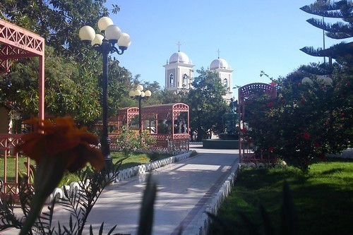 Pica, Chile: Nằm trong nội địa của sa mạc Atacama ở phía Bắc Chile, Pica là một thị trấn duyên dáng và hạnh phúc được xây dựng xung quanh ốc đảo của Pica. Sương mù sẽ giúp cây xanh mầm trong vùng đất sa mạc càn cỗi này. Ốc đảo này cũng là nơi trú ngụ thường xuyên của chim hồng hạc Chile. Đến mùa hè , nhiệt độ tăng cao, người dân thường đến đây để tắm.