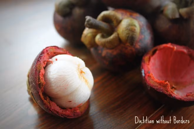 Vườn trái cây Lái Thiêu thuộc tỉnh Bình Dương, ven sông Sài Gòn, cách TP HCM khoảng 20 km về phía Bắc. Với 1.200 ha đất trồng cây trái, đây là điểm đến quen thuộc của du khách từ TP HCM và các vùng lân cận. Ảnh: DIetianwithoutborders.