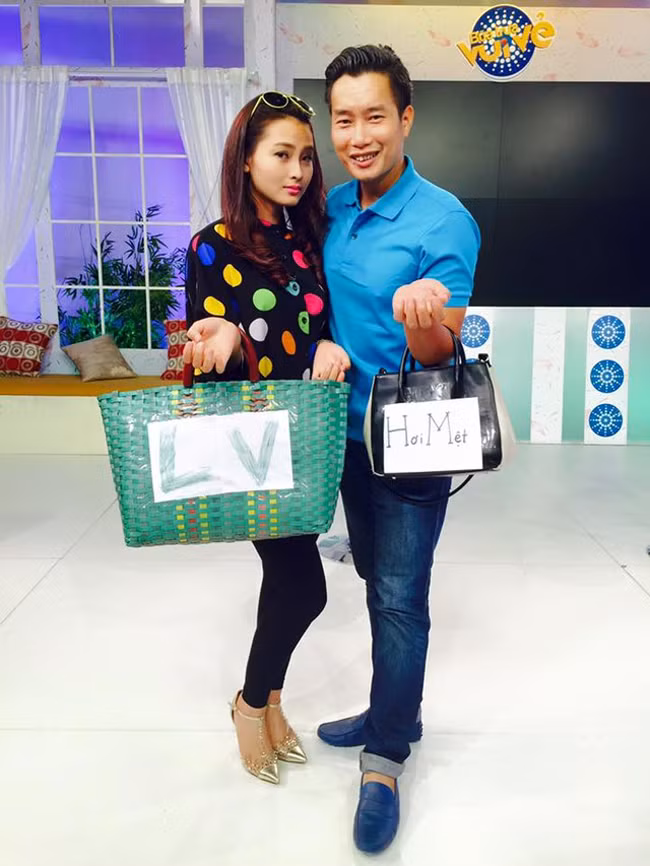 Mù Tạt tinh nghịch cùng MC Thanh Tùng.