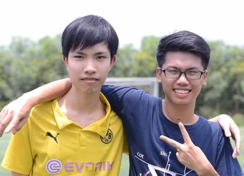 Thu khoa khoi A1 nop ho so vao Dai hoc Ngoai thuong