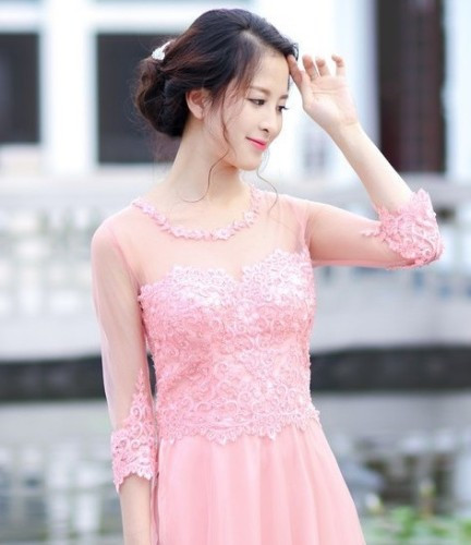 Từ nhỏ, Phạm Ngọc Hoàng Anh (sinh năm 1990) đã có ước mơ trở thành một nữ cảnh sát giống mẹ. "Cũng nhờ hình mẫu của mẹ mà tôi đã có ước mơ đến một ngày được khoác lên mình bộ cảnh phục và quyết tâm thi vào học viện cảnh sát", cô bạn xinh tươi này chia sẻ thêm.