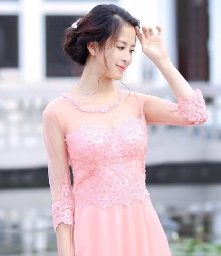 Từ nhỏ, Phạm Ngọc Hoàng Anh (sinh năm 1990) đã có ước mơ trở thành một nữ cảnh sát giống mẹ. "Cũng nhờ hình mẫu của mẹ mà tôi đã có ước mơ đến một ngày được khoác lên mình bộ cảnh phục và quyết tâm thi vào học viện cảnh sát", cô bạn xinh tươi này chia sẻ thêm.