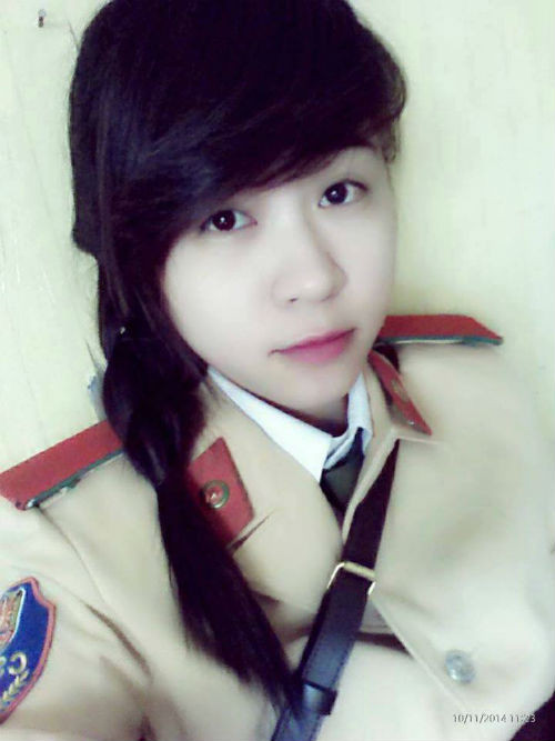 Cô gái tên Cao Thị Thu Hằng, quê ở Hưng Yên mang vẻ ngoài xinh xắn, vui tươi, tính tình có phần trẻ con nhưng lại mang trong mình suy nghĩ khá sâu sắc. Hằng cho biết: “Mình dường như không hay cáu giận vì ai hay cái gì cả. Mỗi người một tính, mình lựa để cùng sống, học tập, làm việc sao cho vui vẻ”.