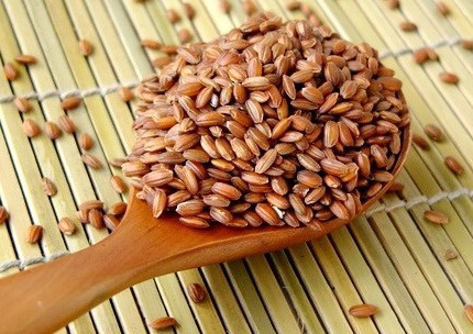 Gạo lứt: là thực phẩm của thế kỉ 21. Nó giúp giảm cân, giảm cholesterol và chữa các rối loạn về tiêu hóa. Gạo lứt cũng chứa nhiều chất sắt.