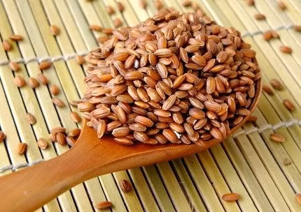 Gạo lứt: là thực phẩm của thế kỉ 21. Nó giúp giảm cân, giảm cholesterol và chữa các rối loạn về tiêu hóa. Gạo lứt cũng chứa nhiều chất sắt.