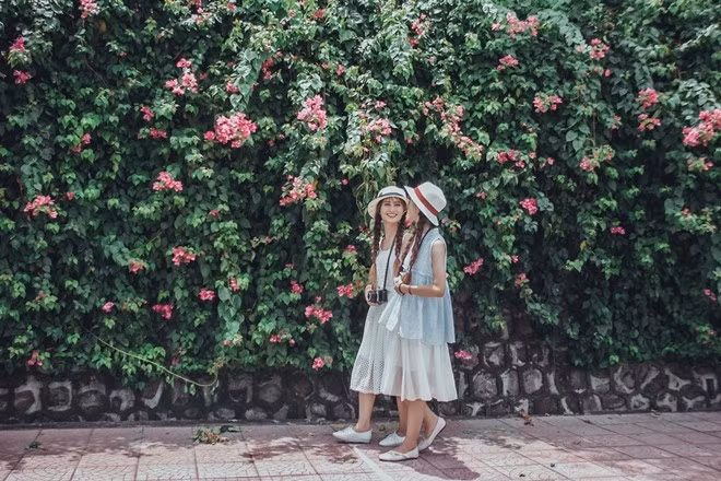 Không chỉ giống nhau về ngoại hình mà tính cách, sở thích của 2 cô gái này cũng có nhiều điểm chung.