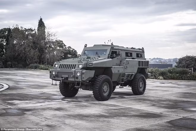 Paramount đã sản xuất 250 xe Marauder để bán cho quân đội Nam Phi. Nhiều người dân muốn mua Marauder, nhưng hãng tuyên bố họ sẽ chỉ bán chúng cho các chính phủ nước ngoài mà Liên Hợp Quốc và giới chức Nam Phi phê chuẩn.