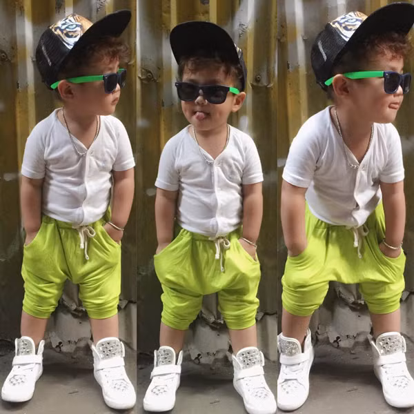 Khi mới hơn một tuổi, cậu bé sành điệu nhất "hệ Mặt Trời" Cừu đã tham gia cuộc thi ảnh do một tạp chí tổ chức và đoạt giải nhì. Bên cạnh đó cậu bé còn là mẫu ảnh rất chuyên nghiệp cho một số nhãn hàng thời trang dành cho trẻ em ở trong nước.