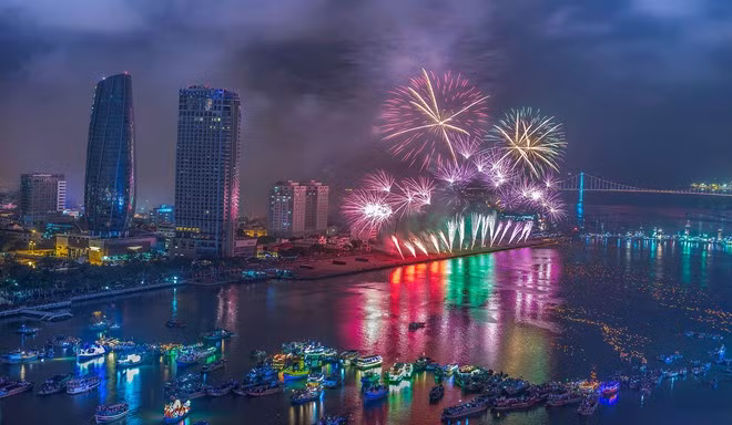 Bức ảnh đoạt giải "Sự kiện và lễ hội" mang tên Ngày 29/4 của Huỳnh Văn Truyền.