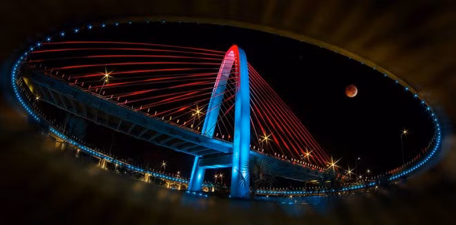 Mắt phố. Ảnh: Quảng Bá Hải.