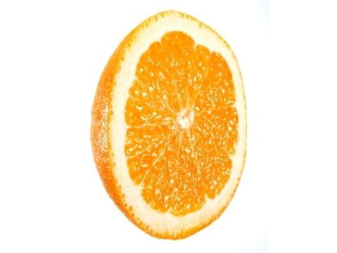 5. Cam: Cam cũng rất giàu vitamin C - một hợp chất có tác dụng như chất chống oxy hóa, tăng cường sức đề kháng của cơ thể. Giống như chanh, cam còn chứa limonoids - một chất giúp kích hoạt quá trình giải độc cơ thể.
