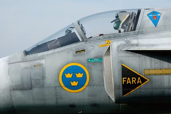 SAAB AJ-37 không quá đòi hỏi về chất lượng và độ dài của đường băng cất hạ cánh, có khả năng chiến đấu khá tốt.