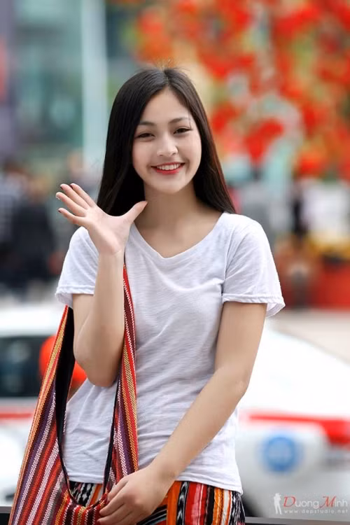 Cô gái này vừa giành ngôi vị Á khôi 1 Duyên dáng Hà thành, nói về những kỉ niệm trong suốt quá trình tham gia dự thi, Hà Anh tâm sự: “Kỉ niệm thì có nhiều lắm nhưng mình nhớ nhất là những ngày chúng mình tập luyện chuẩn bị đêm chung kết, bọn mình đã tập nhảy, hát hò, tập cách đi đứng, ăn uống, chơi đùa bên nhau rất vui, nhờ đó mà mình có thêm những người chị, người bạn tốt”.