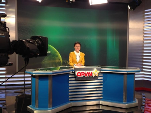 Hiện tại, nữ sinh 21 tuổi đang làm cộng tác viên Phát thanh viên của kênh Truyền hình Quốc phòng Việt Nam.