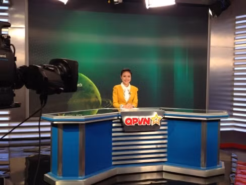 Hiện tại, nữ sinh 21 tuổi đang làm cộng tác viên Phát thanh viên của kênh Truyền hình Quốc phòng Việt Nam.