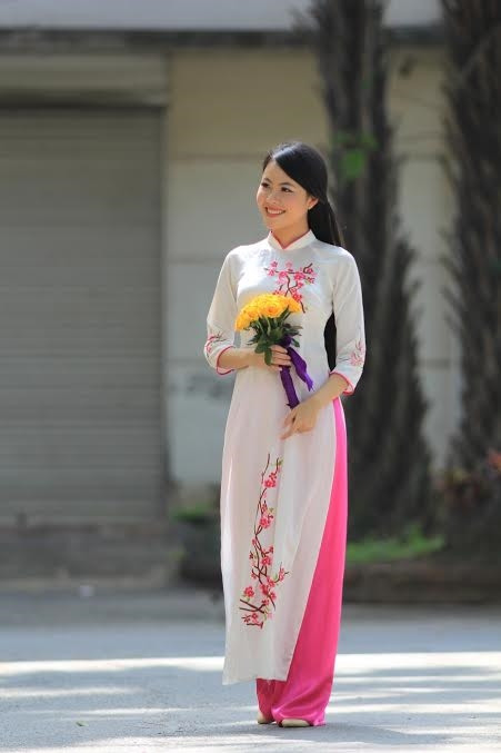 Huyền Trang chia sẻ, mọi người thường nói cô cười giống nữ diễn viên Tăng Thanh Hà. “Mình ngưỡng mộ vẻ đẹp của chị ấy, nhưng với mình, mỗi cá nhân sống trên đời cần có nét riêng biệt”.