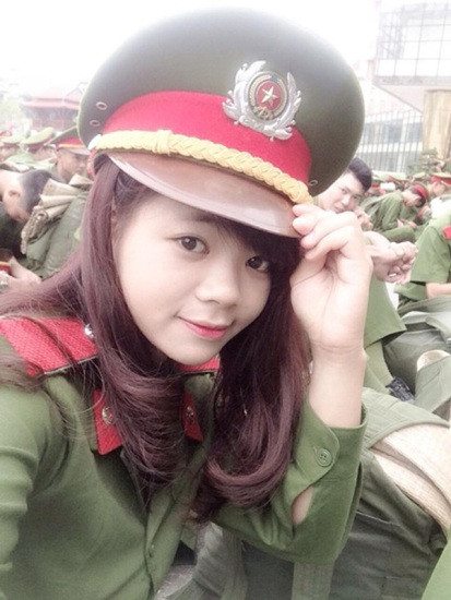 Ánh Nguyệt có thành tích 12 năm liền đạt học sinh giỏi. Năm lớp 11 thi vượt cấp và đạt giải 3 cấp quốc gia môn lịch sử lớp 12, lớp 12 đạt giải nhì cấp quốc gia môn lịch sử.