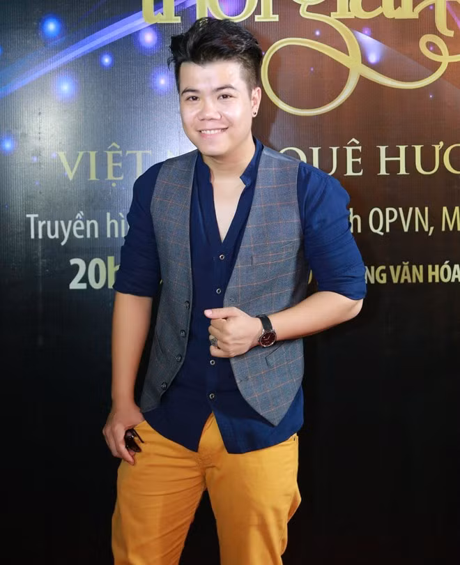 Đinh Mạnh Ninh cũng từng Nam tiến tham gia cuộc thi "Tuyệt đỉnh tranh tài" nhưng anh sớm dừng chân. Dù vậy, chàng trai cá tính đã có cơ hội tiếp cận với khán giả trẻ để nắm bắt thị hiếu.