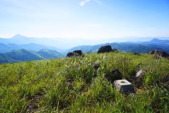 Một điểm không thể bỏ qua trong hành trình là mốc tam giác, nơi giao nhau giữa 3 tỉnh Lâm Đồng, Ninh Thuận, Bình Thuận.