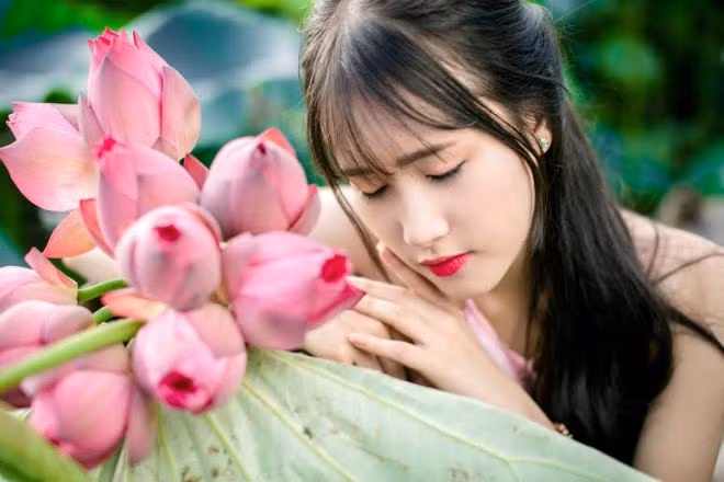 Nữ sinh Hà thành xinh đẹp mơ ước trở thành nữ diễn viên nổi tiếng, được nhiều người biết đến.