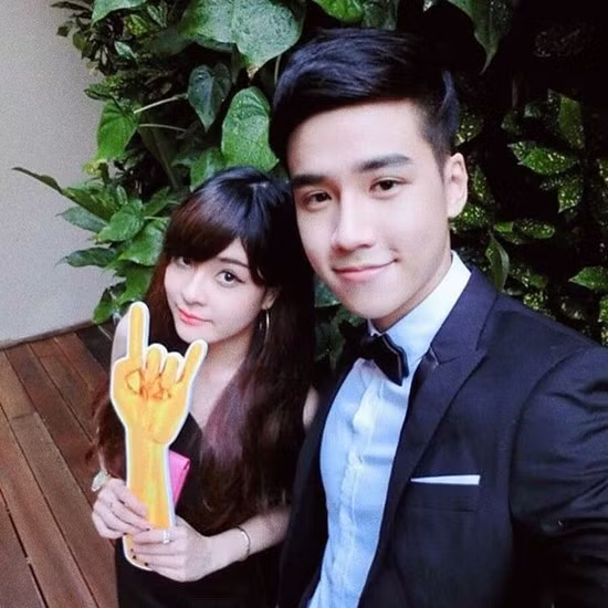 Phương Tâm - Thịnh Nguyễn là thành viên trẻ tuổi của nhóm hài Sài thành BB&amp;BG. Vì cùng tuổi, chơi với nhau khá thân nên cả hai thường diện đồ đôi khi tham gia sự kiện và đóng cặp trong nhiều clip của nhóm. Trước tin đồn tình cảm với Thịnh Nguyễn, Phương Tâm khẳng định: "Chúng mình chỉ là bạn bè thân thiết, hoàn toàn không có chuyện yêu đương". Ảnh: FBNV.