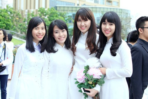 Nở nụ cười rạng rỡ trong ngày tốt nghiệp.