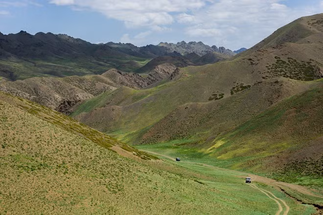Những con đường len lỏi giữa núi đồi trùng điệp đưa du khách đến với một không gian hoàn toàn khác lạ.