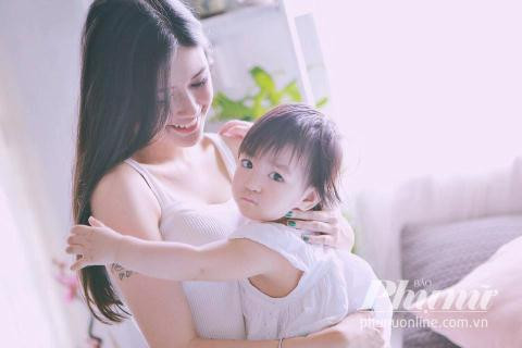 Bé Sóc ngày một khôn lớn, bé đã biết đi vững, biết gọi tên mình, tên ông bà và các thành viên trong gia đình. Ý Nhi tâm sự sự hiện diện của bé Sóc chính là điều tuyệt diệu nhất trong cuộc đời cô và con gái cũng chính là sức mạnh tinh thần để cô vượt qua mọi giông bão trên đường đời.