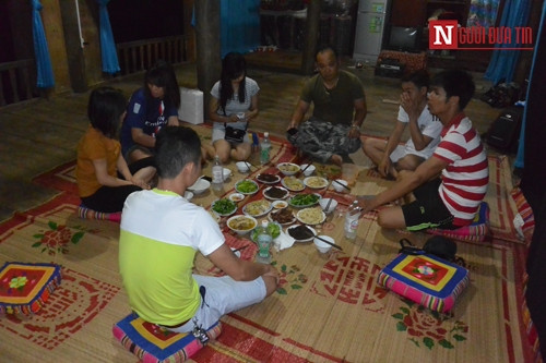 Thuc hu vu nu phuot thu to bi xe ep ngu chung leu-Hinh-3