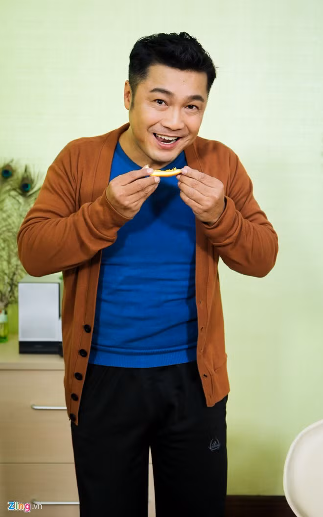 Việc đóng vai cha con trên phim không gặp trở ngại với 2 diễn viên chuyên nghiệp nhưng đôi khi họ cũng bị nhầm trong cách xưng hô sau khi hoàn thành các cảnh quay.