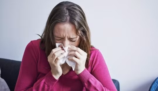 Bạn dễ bị cảm lạnh và cúm hơn. Các nhà nghiên cứu thuộc Đại học Wilkes-Barre ở Pennsylvania (Mỹ) nhận thấy những người quan hệ tình dục 1-2 lần mỗi tuần có Globulin miễn dịch A (Iga) - một trong các kháng thể giúp cơ thể chống lại virus - cao hơn 30%.