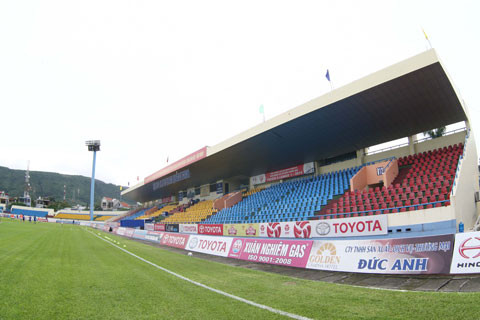 Các khán đài được trang hoàng, rửa sạch bùn đất sau trận lũ. Và nhìn hình ảnh này ít ai có thể hình dung chỉ cách đây vài ngày nơi đây đang hứng chịu trận ngập lụt lịch sử.