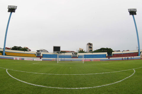 Bên cạnh đó, mặt sân được lu kỹ nên không bị lầy lội.