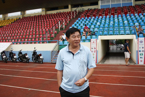 Phó trưởng BTC giải Nguyễn Văn Mùi có mặt tại Cẩm Phả từ chiều ngày 3/8 và theo đánh giá của ông thì mặt sân Cẩm Phả đã đảm bảo chất lượng cho trận đấu ngày 5/8.