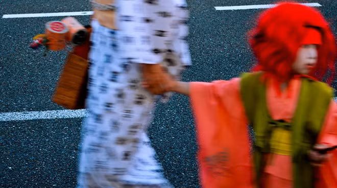 Đây là một trong những lễ hội thường niên lớn nhất của Nhật Bản, diễn ra tại Tokyo vào tháng bảy. Trong 3 đêm diễn ra lễ hội, khu thương mại trung tâm của Tokyo sẽ được dành riêng cho những người đi bộ tham gia, trong đó người dân và du khách mặc áo choàng yukata đầy màu sắc để tham gia đại tiệc ẩm thực.