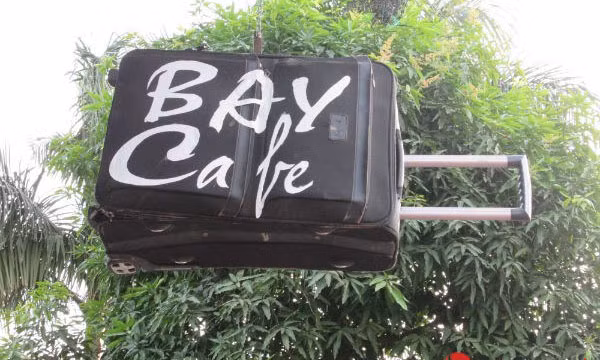 Biển hiệu của quán cũng rất ấn tượng