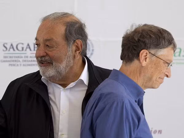 Năm 2010, Slim đã vượt mặt Bill Gates trở thành người giàu nhất thế giới. Đây là lần đầu tiên trong 16 năm, người giàu nhất thế giới không phải là người Mỹ. Hiện tại, Slim là người giàu nhất Mexico với tài sản ước tính khoảng 35,4 tỷ USD, đứng thứ hai trên thế giới, sau Bill Gates.