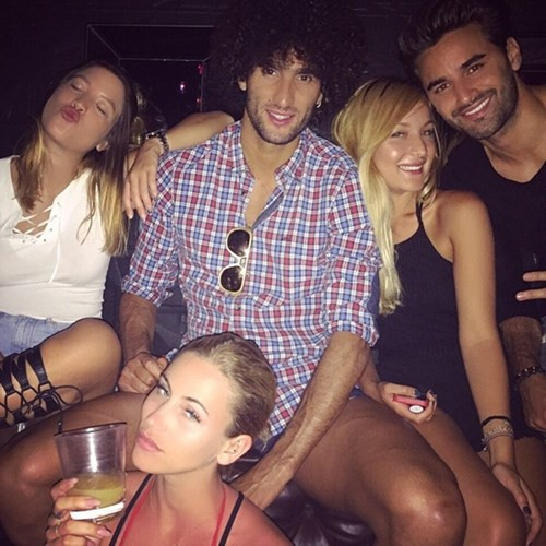 Nu dien vien xinh dep khen sao MU Fellaini may mua gioi