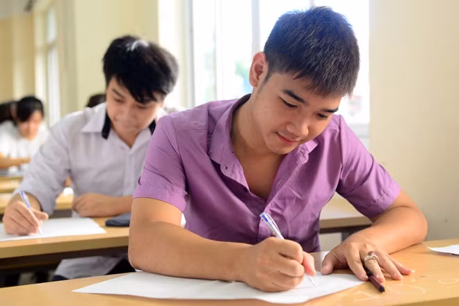 Nguyen nhan khien viec xet tuyen dai hoc roi loan