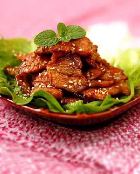 Ăn luôn khi vừa nướng xong. Ông Oliva nói sau khi miếng thịt chín, hãy cho nó thời gian nghỉ ngơi, thời gian bao lâu còn phụ thuộc vào kích cỡ của miếng thịt. Tuy nhiên với thịt bò, ông đề nghị cần để 10 phút trước khi cắt miếng bít tết ra và thưởng thức.