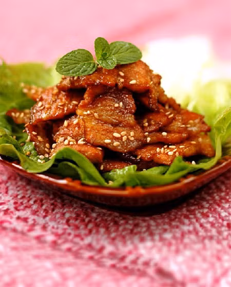 Ăn luôn khi vừa nướng xong. Ông Oliva nói sau khi miếng thịt chín, hãy cho nó thời gian nghỉ ngơi, thời gian bao lâu còn phụ thuộc vào kích cỡ của miếng thịt. Tuy nhiên với thịt bò, ông đề nghị cần để 10 phút trước khi cắt miếng bít tết ra và thưởng thức.